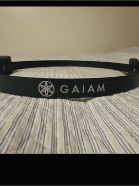 GAIAM Black Pilates Ring, 14inx14in, 2 non-slip handles, used nicely